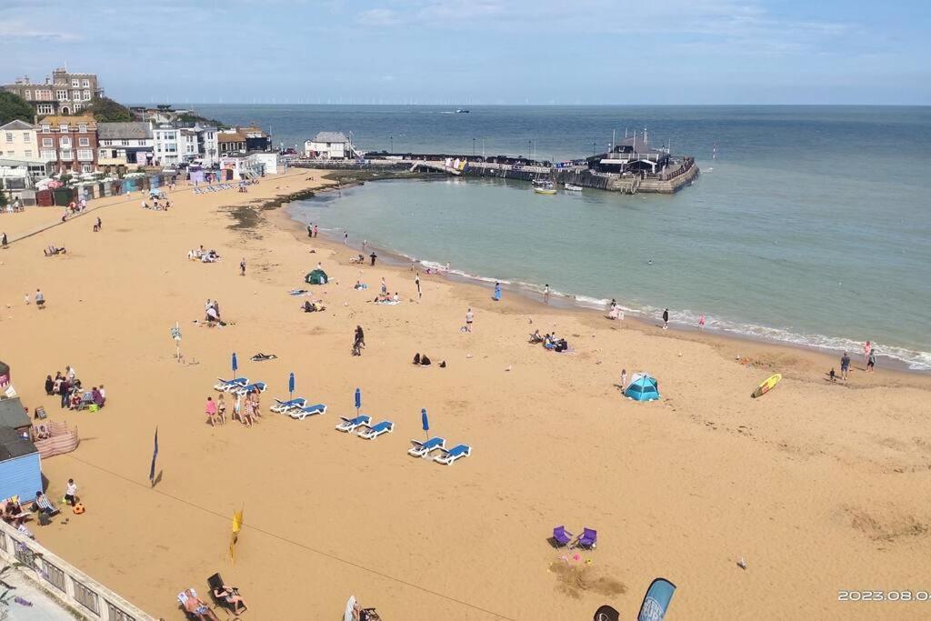 This Must Be The Place Broadstairs Eksteriør billede